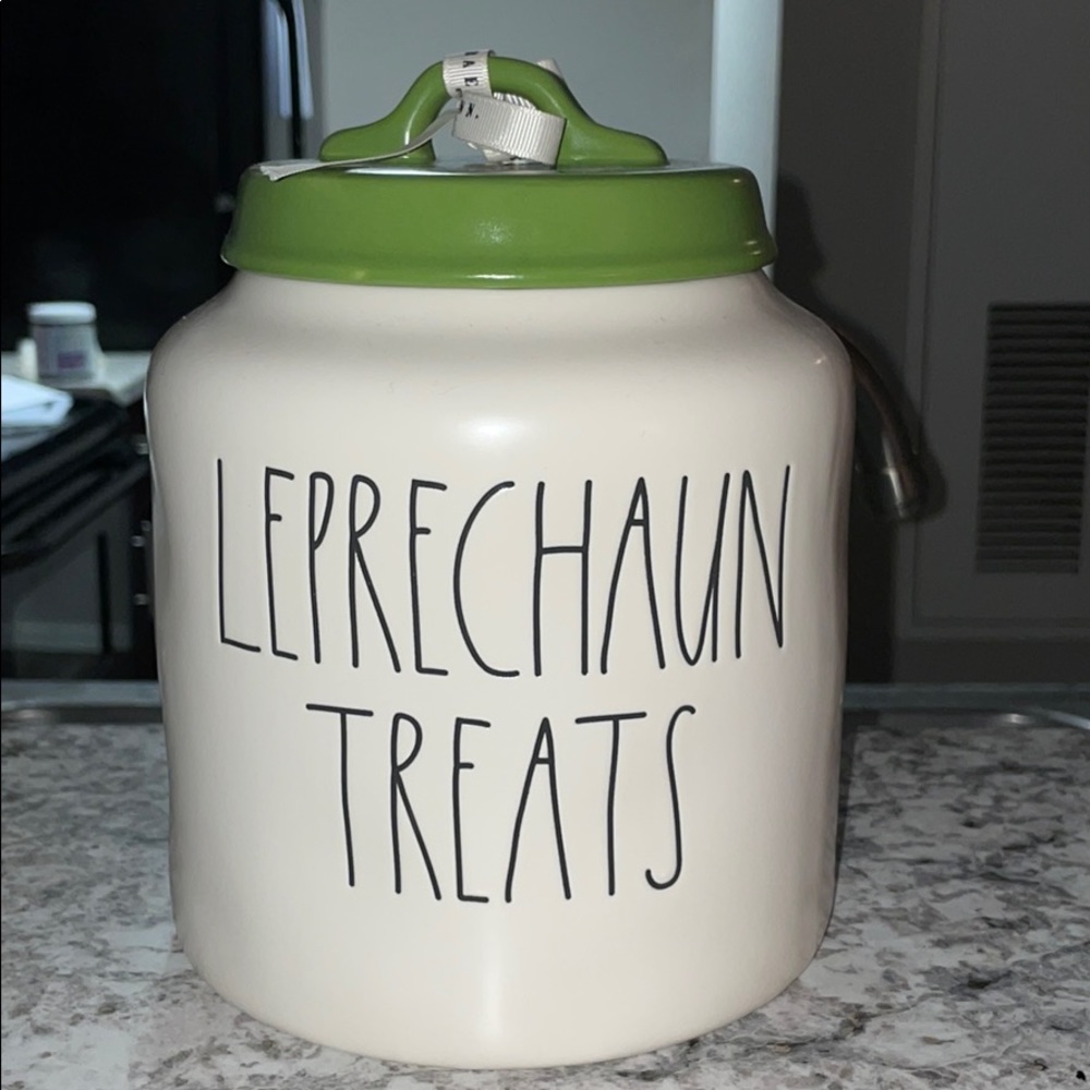Rae-Dunn treat pot